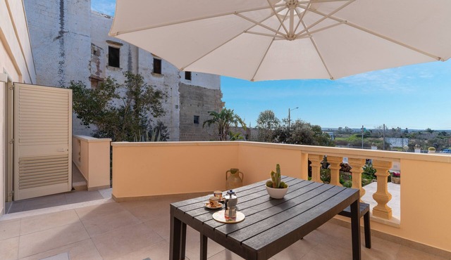 Apartment 'Casa Vacanza Sotto La Lizza' with Private Terrace and Air Conditioning