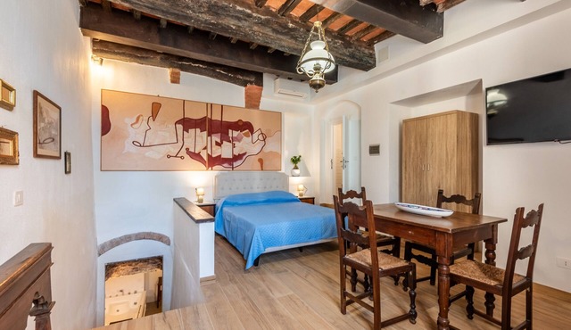 Apartment 'Edera - Antiche Dimore' with Shared Pool, Wi-Fi and Air Conditioning