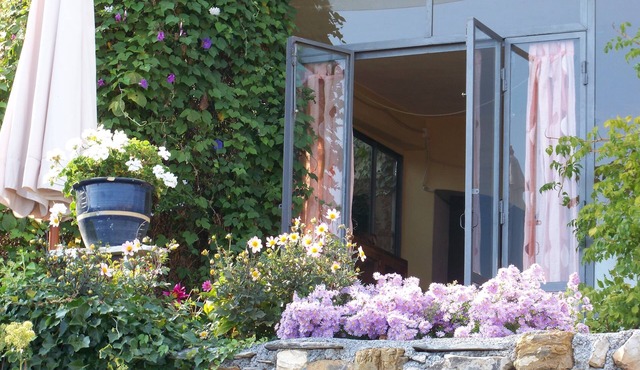 Apartment in a summer retreat with a stunning view and a garden