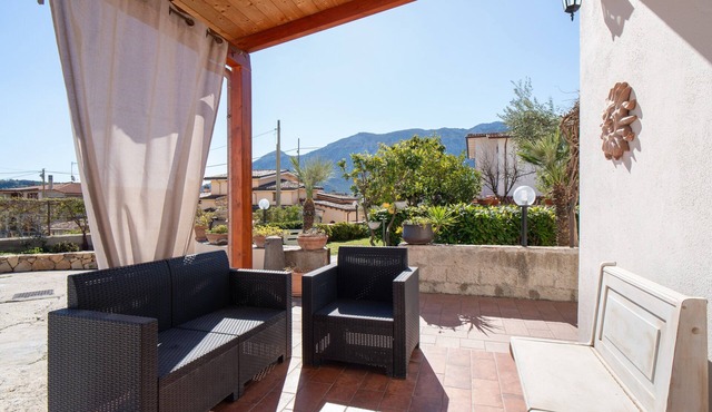 Apartment 'Le Lantane 2' with Mountain View, Wi-Fi and Air Conditioning