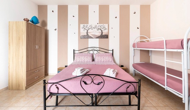 Apartment 'Lu Marchese' with Private Terrace, Wi-Fi and Air Conditioning