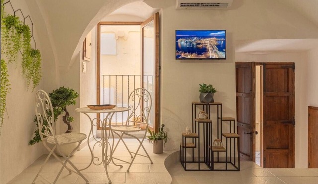Apartment 'Romantic Suite' with Wi-Fi and Air Conditioning