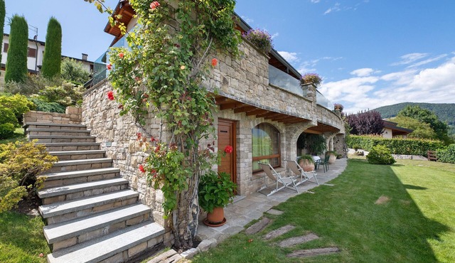 Apartment 'Villa Alessandra' with Lugano Lake View, Terrace and Wi-Fi