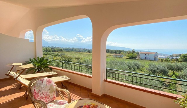 Apartments on a spacious estate with dream views (M)