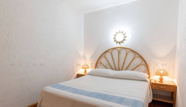 ASFODELI 14, COZY AND PRIVATE ONE-BEDROOM APARTMENT IN CUGNANA VERDE