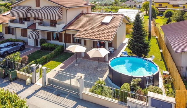 Awesome home in Altopascio with private swimming pool, can be inside or outside