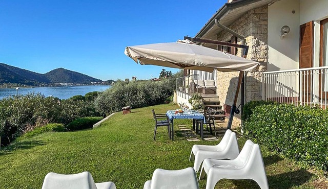 Awesome home in Sarnico -BG- with house sea view