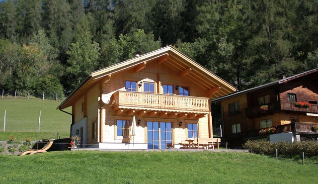 Beautiful apartment in villa for 6 people with WIFI, TV, terrace and pets allowed