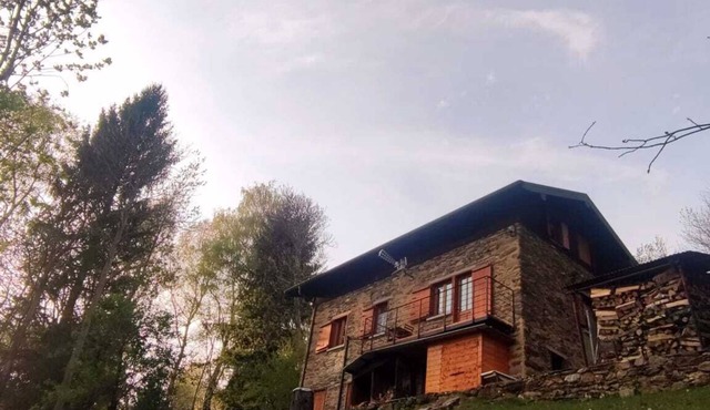Baita Carlito - Quiet and sunny setting overlooking the forest