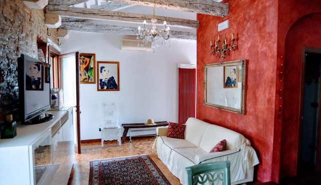 Barchessa - 17th Century Venetian Loft - 15min to Venice - 2 Free Parking