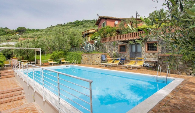 Beautiful apartment for 3 guests with pool, WIFI, hot tub, TV, patio and pets allowed