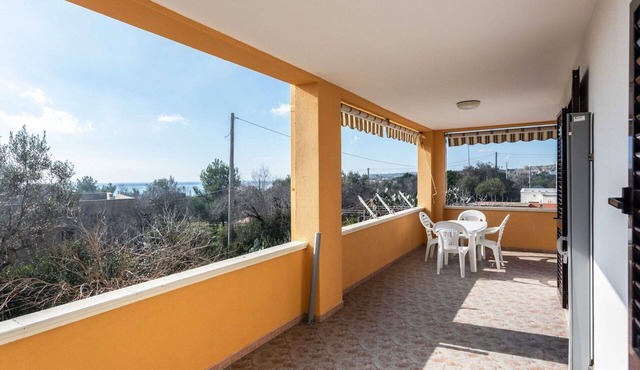 Beautiful apartment for 6 guests with A/C, WIFI, TV, balcony and pets allowed