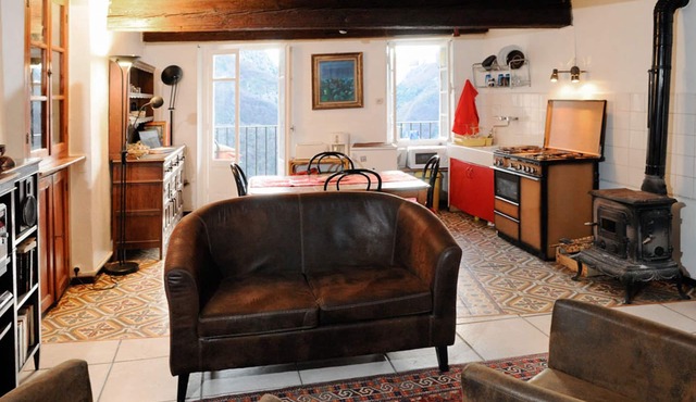 Beautiful Apartment, Balcony with Stunning View on Mountains and River