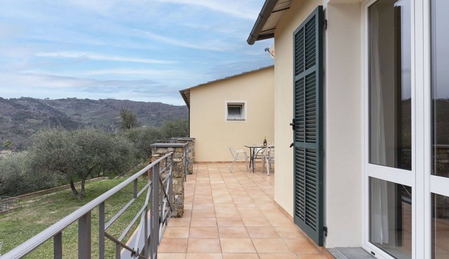 Beautiful apartment in villa for 4 guests with WIFI, A/C, patio and pets allowed