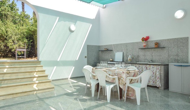 Beautiful home in Santa Croce Camerina with WiFi