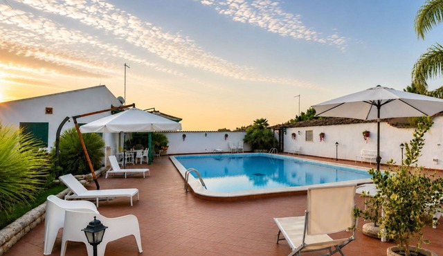 Beautiful villa for 8 guests with private pool, A/C, WIFI, TV, veranda and panoramic view