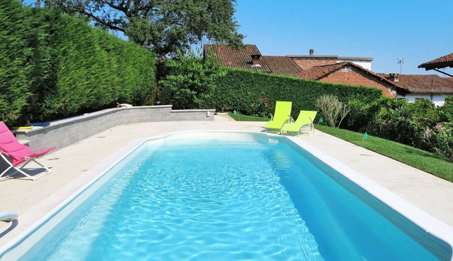 Beautiful villa for 5 guests with private pool, WIFI, TV and patio