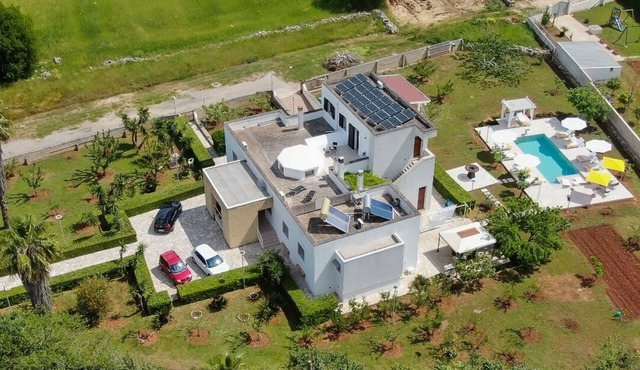 Beautiful villa with pool in Specchia