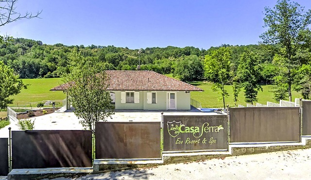 Beautiful villa with WIFI, hot tub, private pool, TV, patio, pets allowed and panoramic view