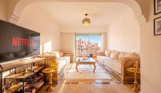 Beautifully situated facing the Jardin Majorelle Pool & Parking