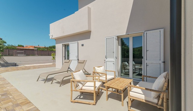 'Blu con Patio' Apartment with Private Terrace, 3 Minutes from Budoni Beach