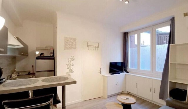 Bright and quiet studio in Nice