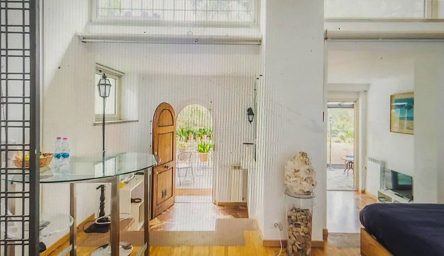 Bright open space overlooking the garden: Casa Dei Leoni.