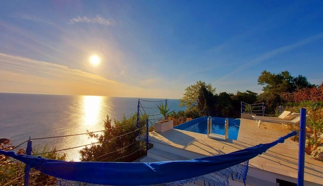 Buchtblick-Villa am Meer mit exklusivem Pool by Interhome