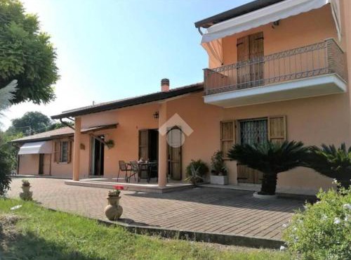 Camera privata in villa con ingresso indipendente per amanti degli animali