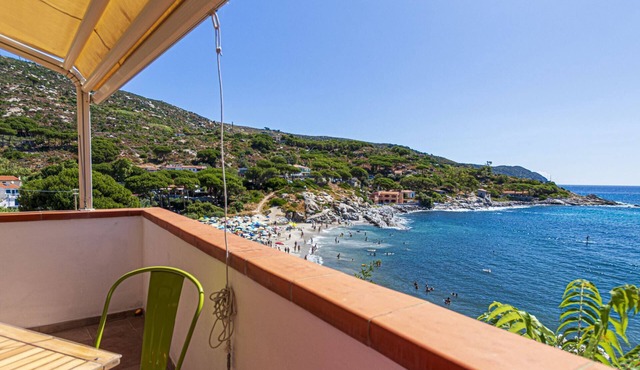 Camilla, a three-room apartment in Seccheto with a splendid sea view, a small balcony equipped with