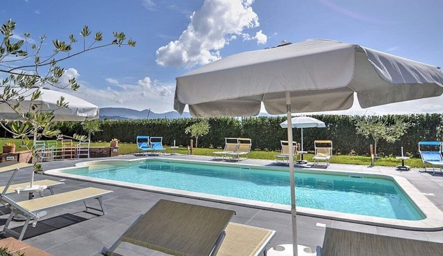 Casa Ilena B: A graceful apartment situated in a quiet location, a few minutes from the town center, with Free WI-FI.