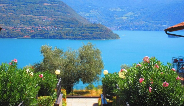 Casa Lago – Luxury holiday home with pool & panoramic view over Lake Iseo ★