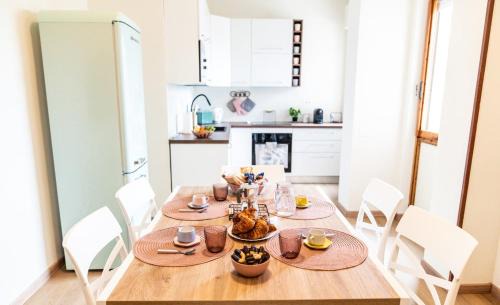 Casa Mara - Central Carbonia, AC, private balcony & full kitchen