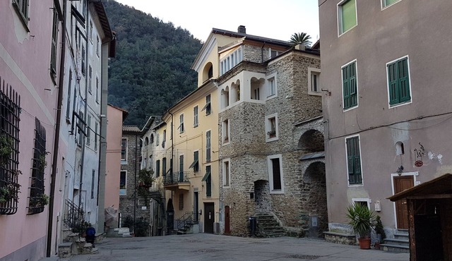 Casa Pietra, traditional holiday house for 8 people in a typical Italian village