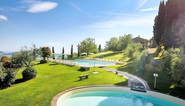Casa Ramisia B: A characteristic and welcoming two-story apartment surrounded by a wonderful park, with Free WI-FI.