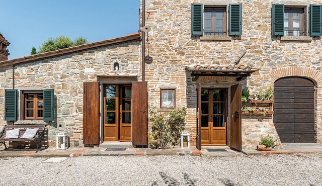 Casina in authentic Tuscany