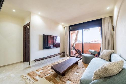 Central 1-Bedroom Studio - Balcony with Mountain View