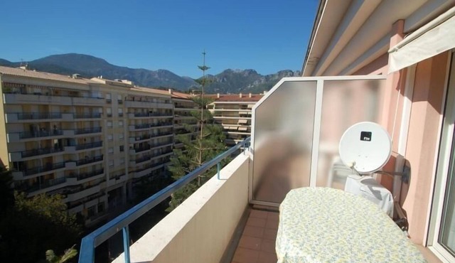 Central studio with terrace, air conditioning and parking