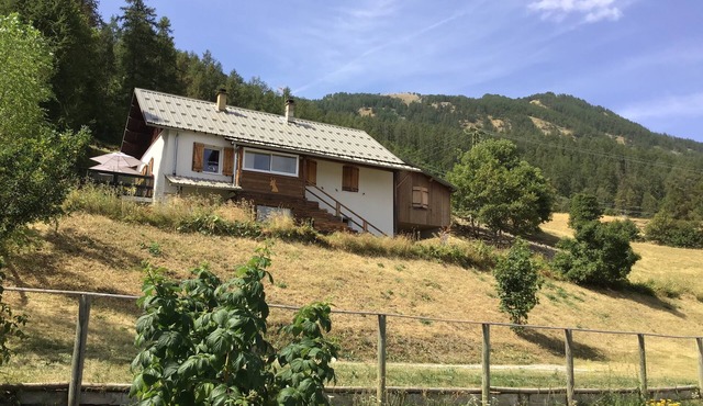 Chalet summer-winter on the slopes of La Foux d'Allos, Mercantour view