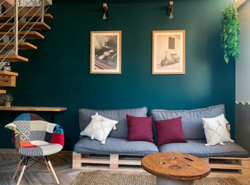 Charming Attic Apartment With Balcony & Swimming Pool