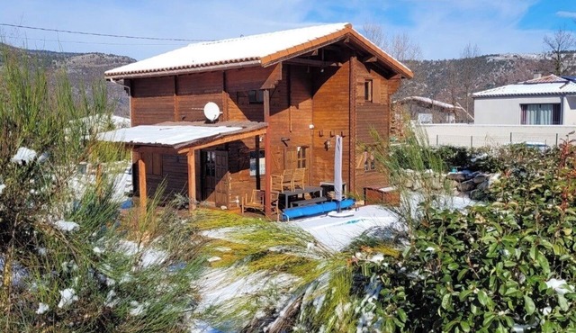 Charming chalet at the foot of the Canigou with swimming pool, ideal for families