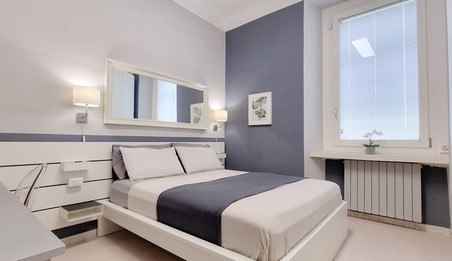 CHARMING - Large three-room apartment Central station