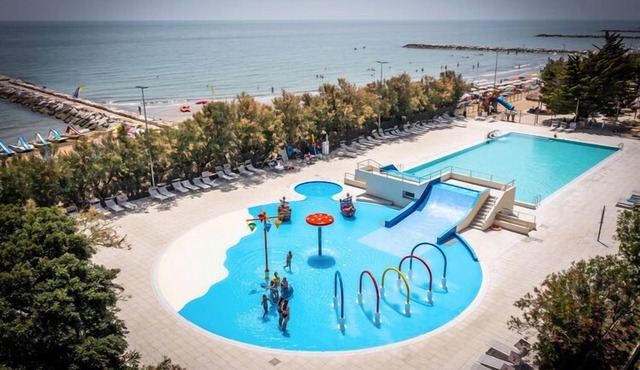 Charming mobile home in Caorle with whirlpool