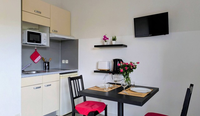 Charming studio for 2 people, near the shops