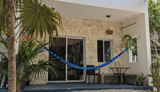 Charming studio in delightful El Cuyo with WiFi, AC, Steps from the beach.