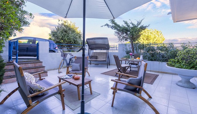 Close to the beach and near to the municipal swimming pool and tennis courts