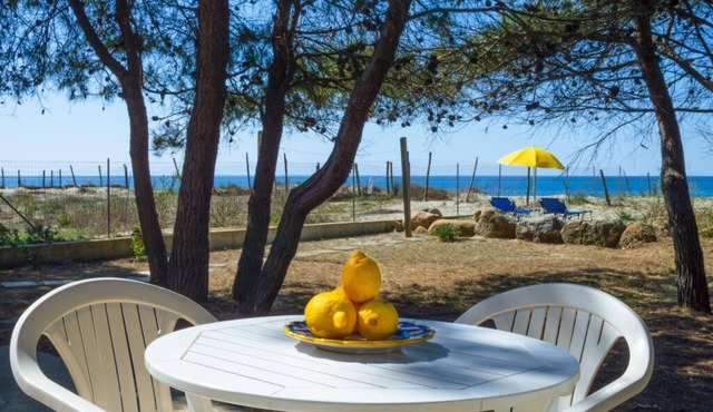 Comfortable independent holiday home with direct access to the beach of Ascea