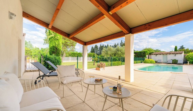 Completely renovated villa with 8P pool between Isle sur Sorgue & Avignon