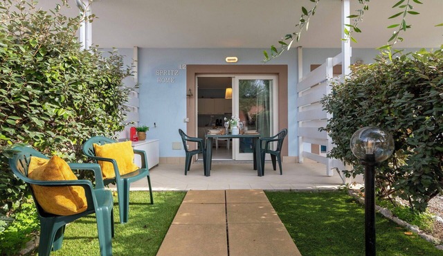 Cosy apartment for 4 guests with A/C, WIFI, pool, TV, balcony and pets allowed