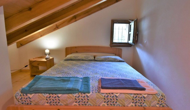 Cosy apartment for 5 people with WIFI, A/C, TV, patio and pets allowed